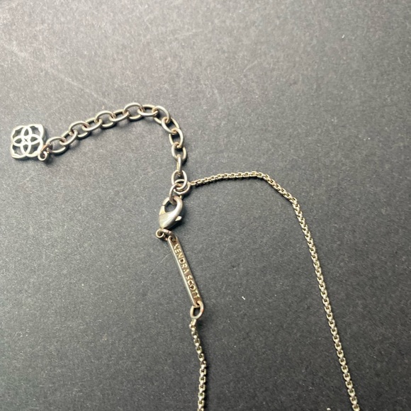 Kendra Scott necklace and earrings set with bag - Picture 7 of 11